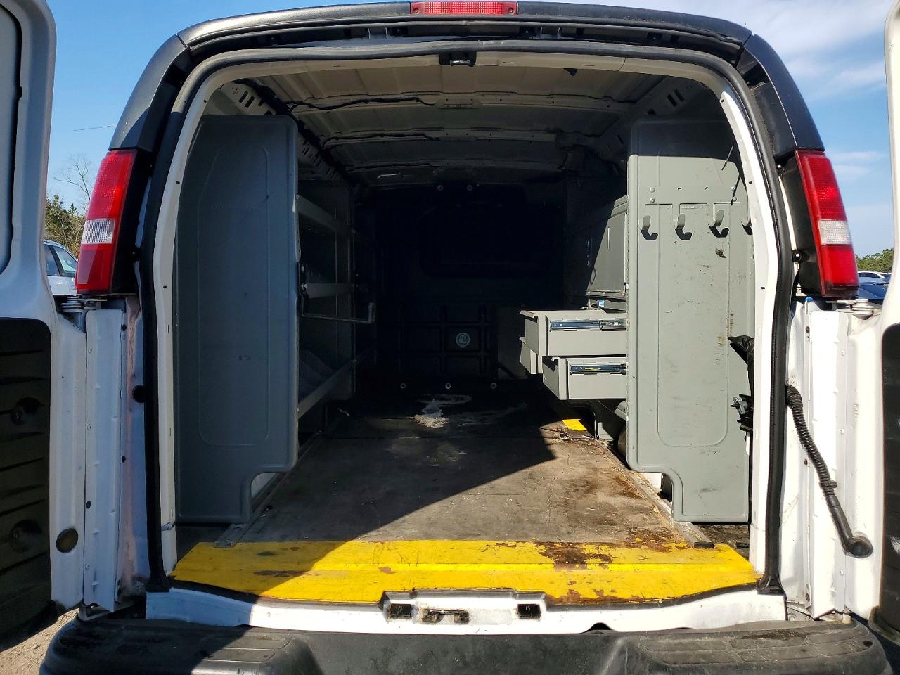2021 CHEVROLET EXPRESS 25