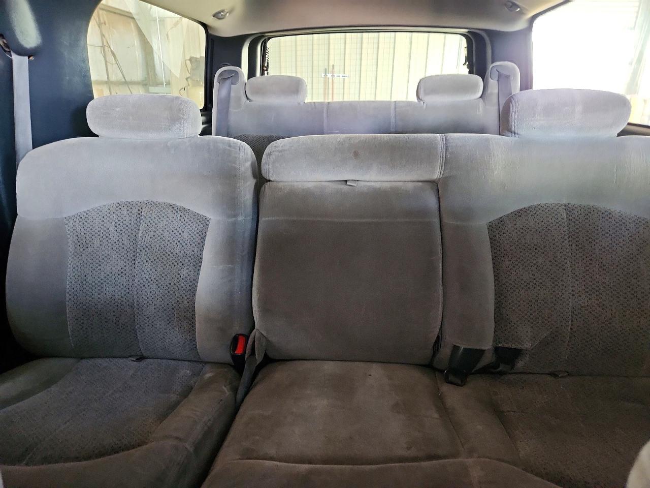 2001 CHEVROLET SUBURBAN