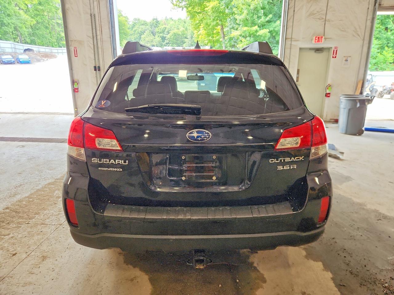 2011 SUBARU OUTBACK