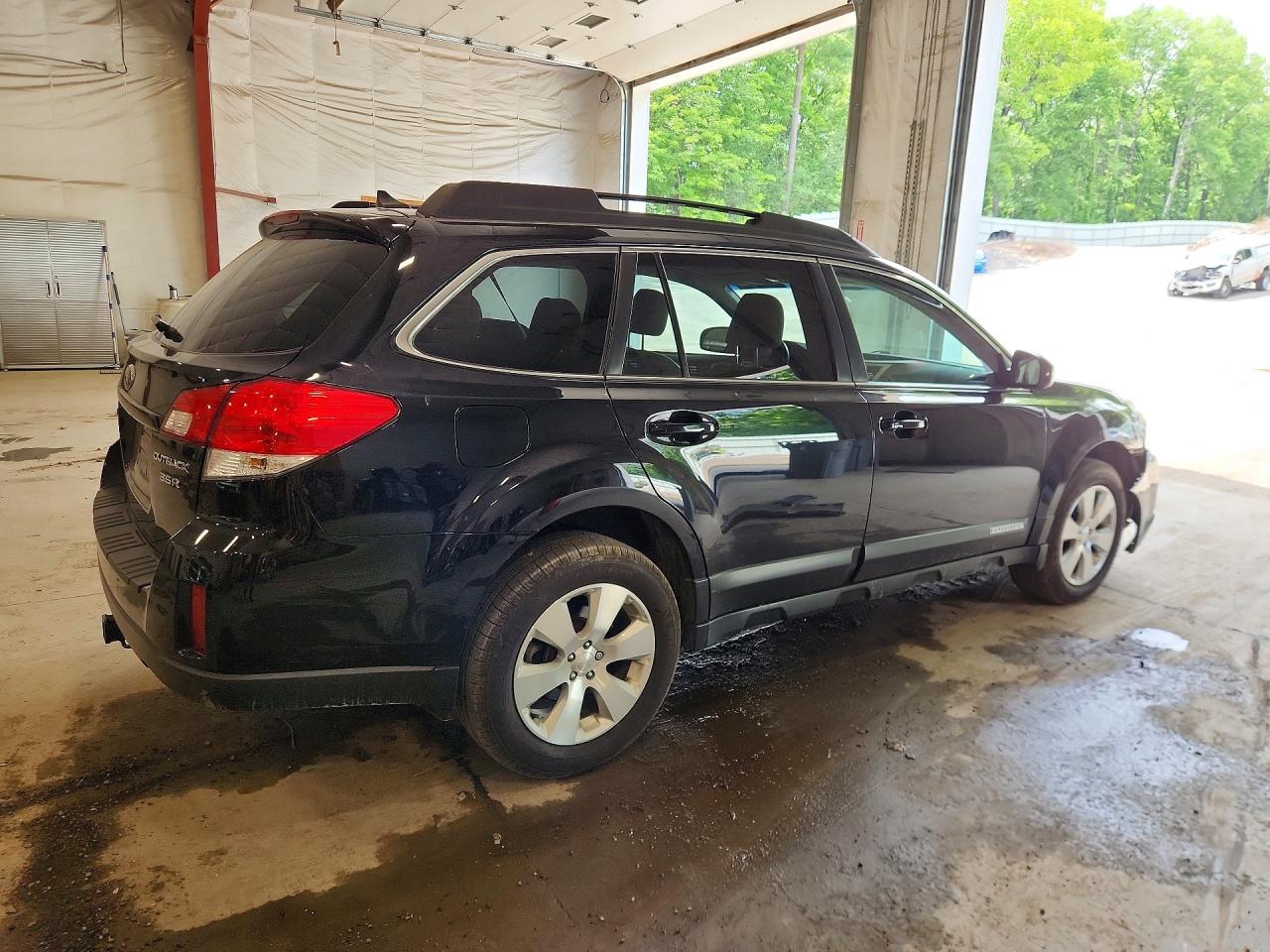 2011 SUBARU OUTBACK