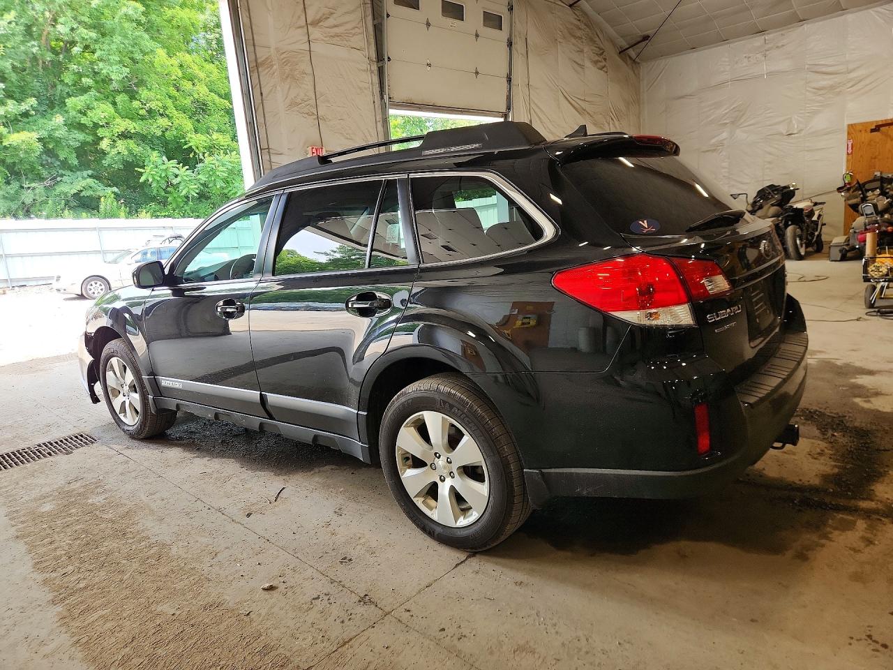 2011 SUBARU OUTBACK