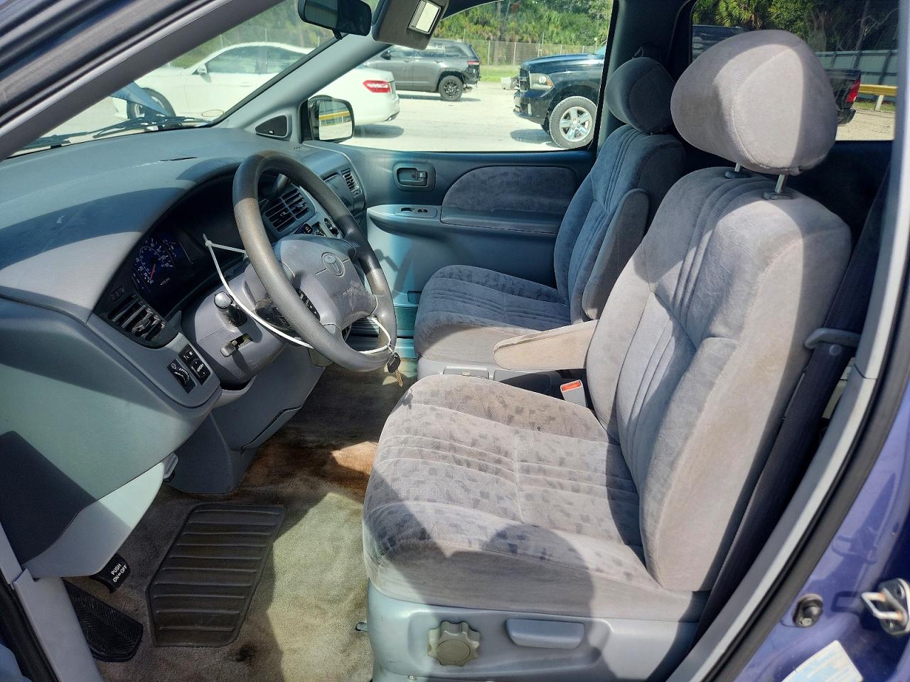 2001 TOYOTA SIENNA
