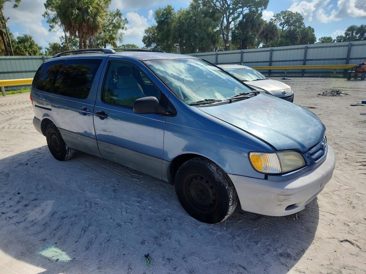 2001 TOYOTA SIENNA