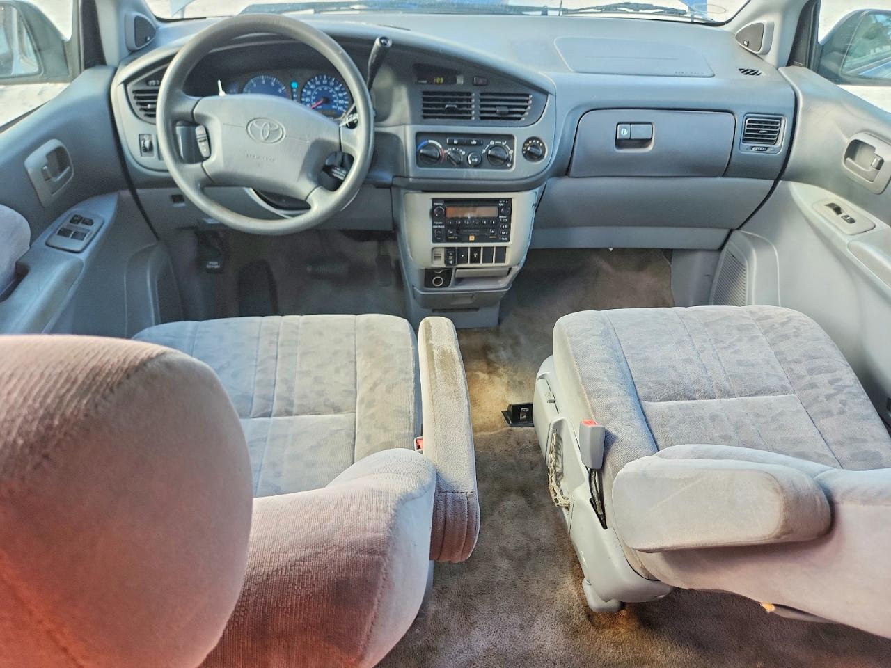 2001 TOYOTA SIENNA