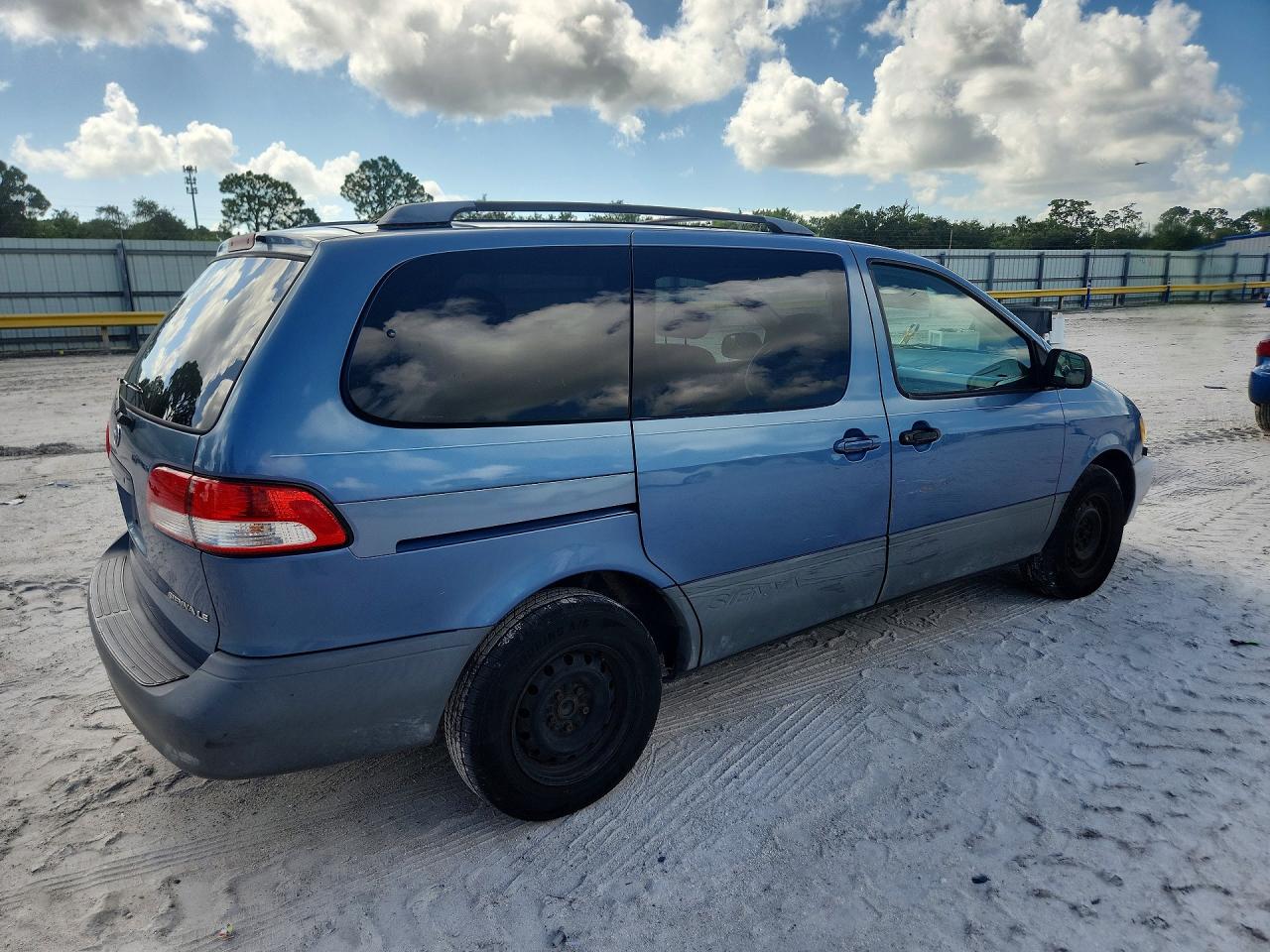 2001 TOYOTA SIENNA