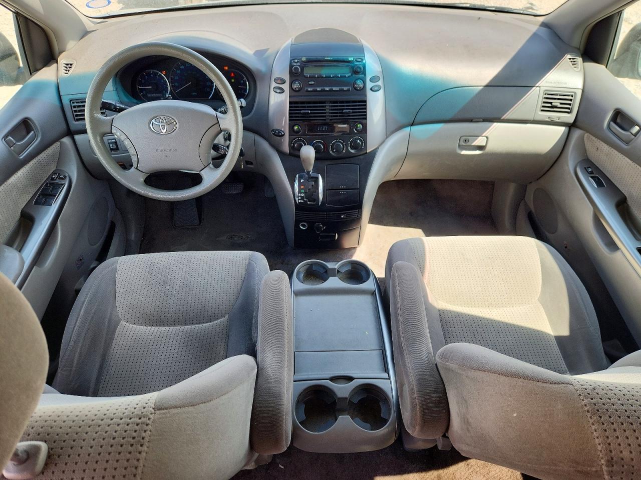 2009 TOYOTA SIENNA