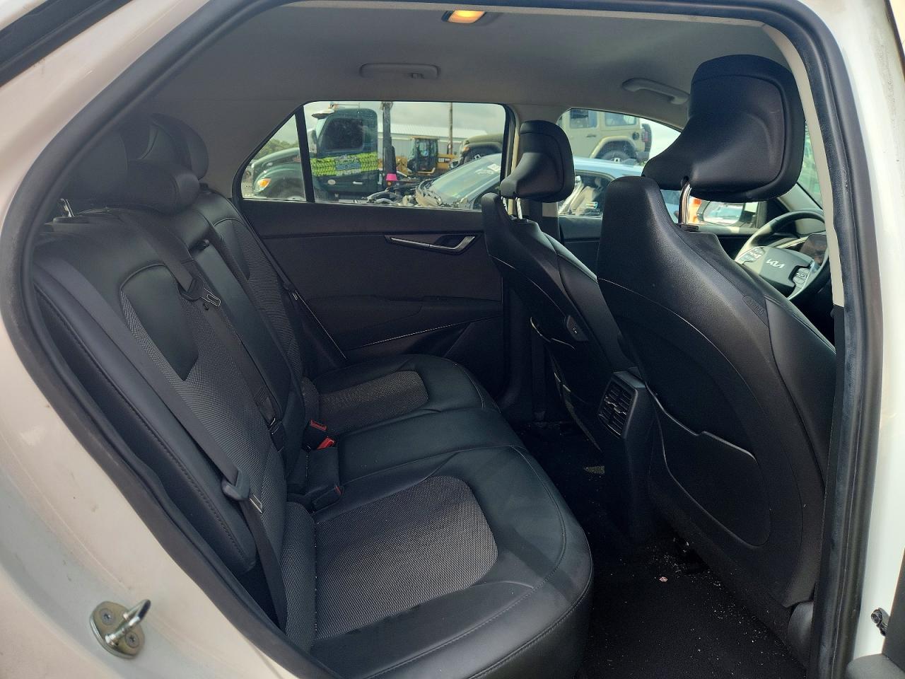 2023 KIA NIRO