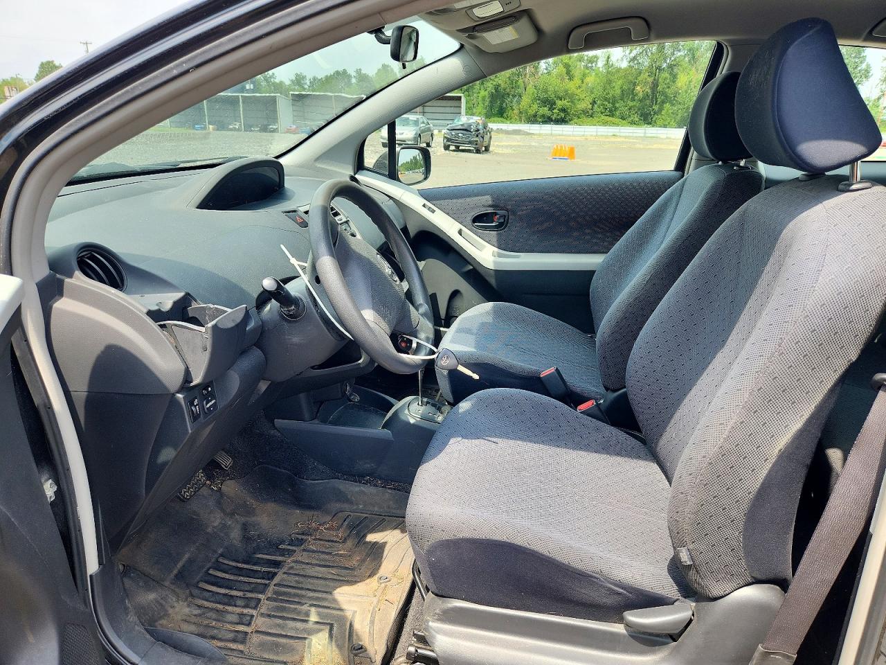 2011 TOYOTA YARIS