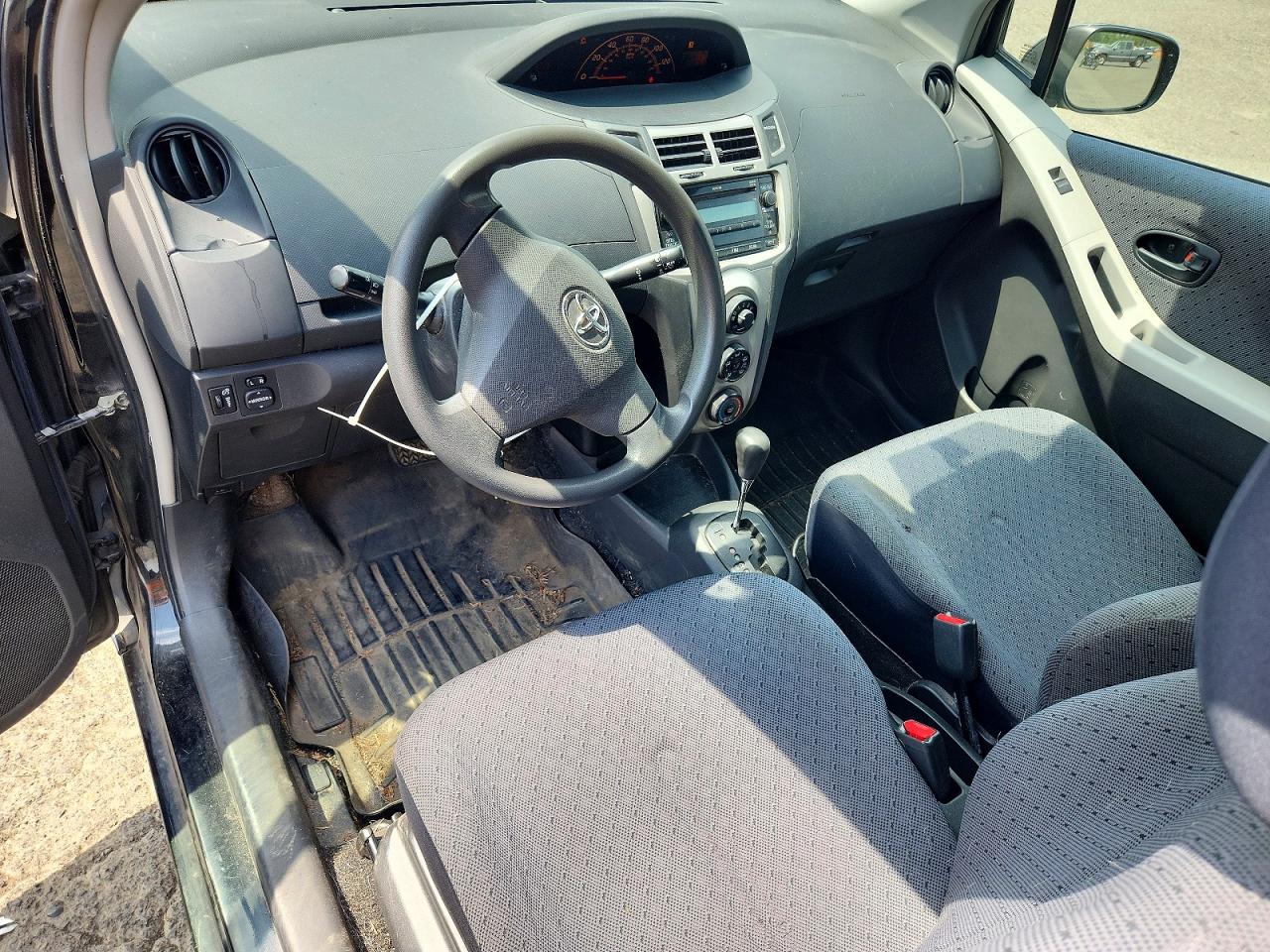 2011 TOYOTA YARIS
