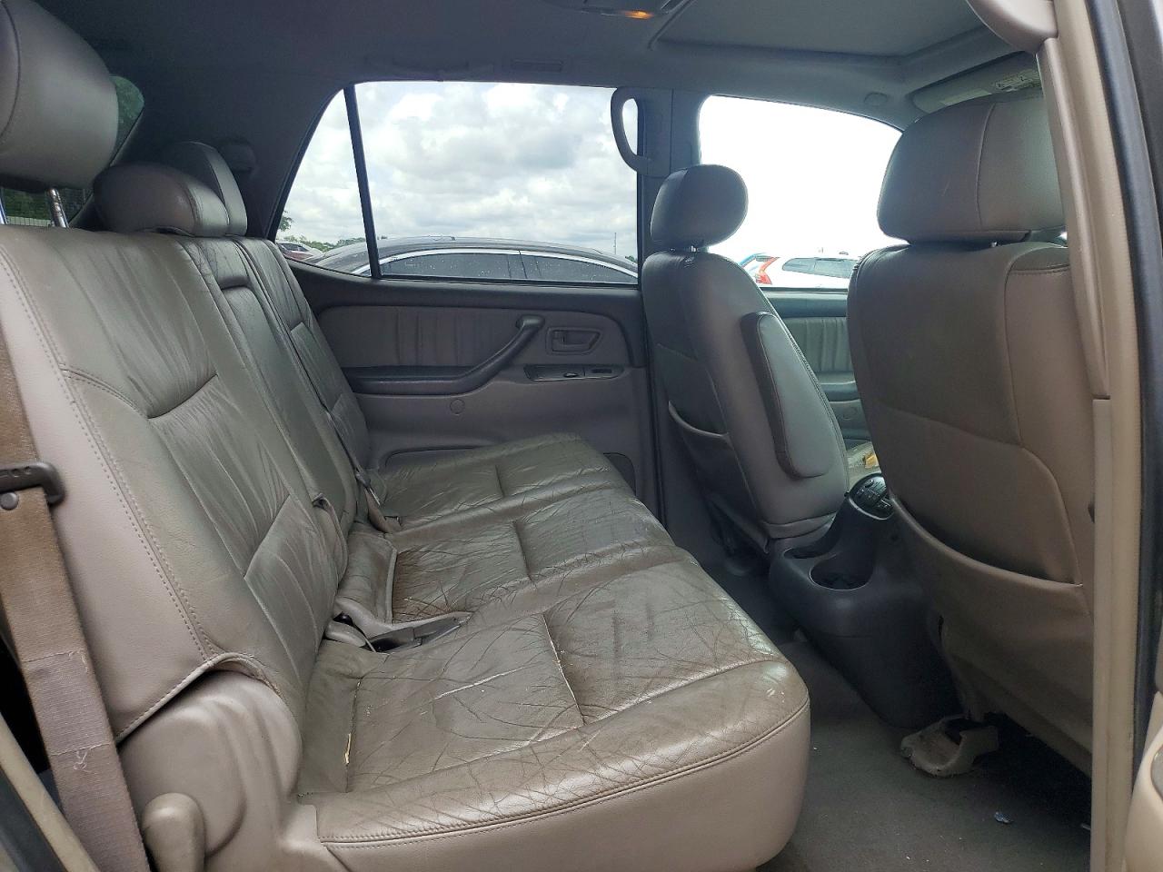 2004 TOYOTA SEQUOIA