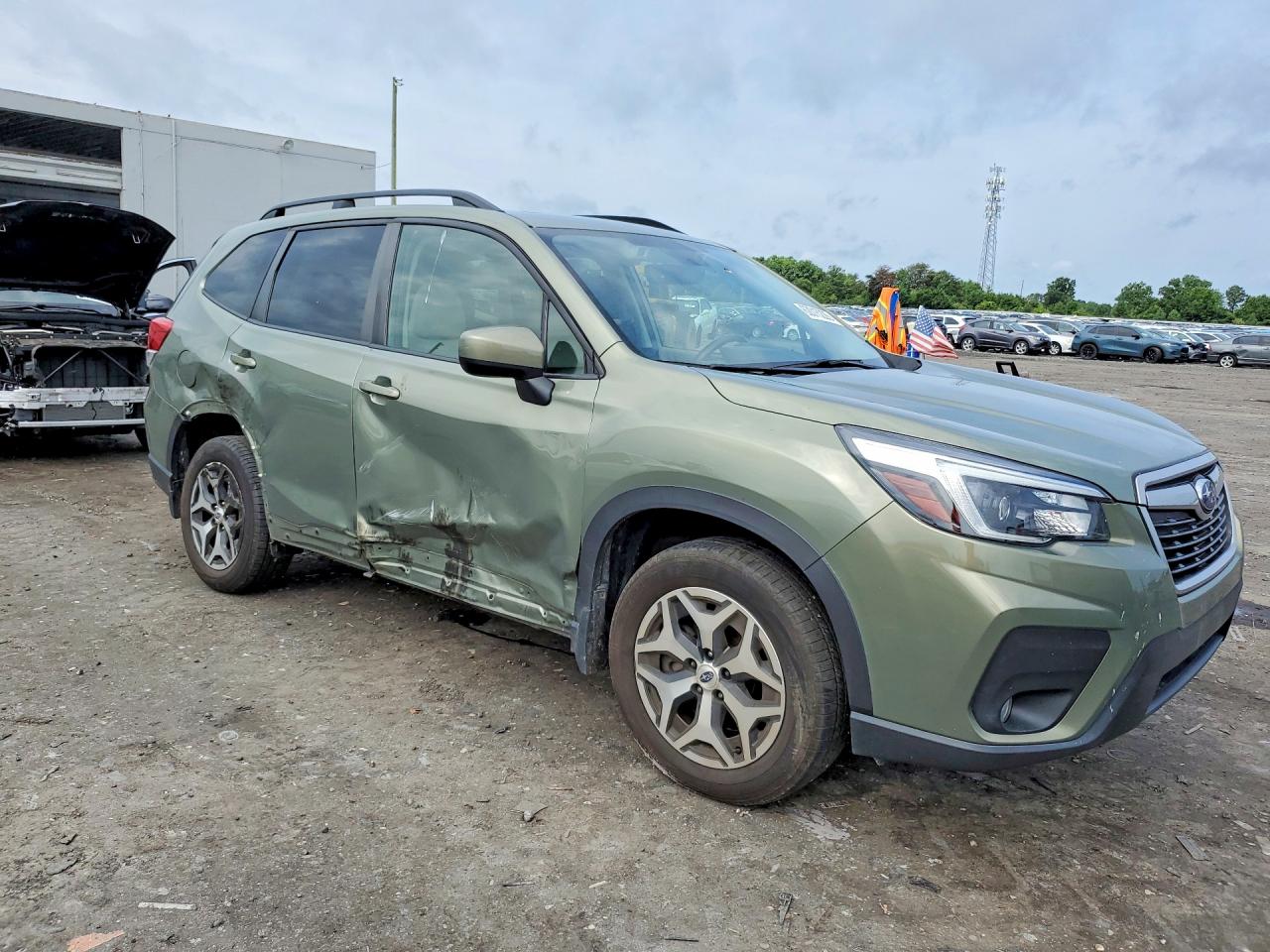 2021 SUBARU FORESTER