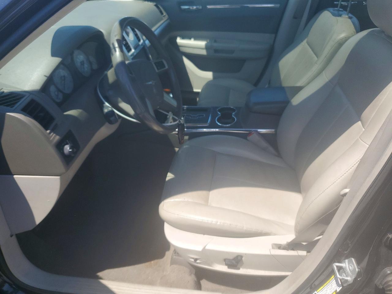 2010 CHRYSLER 300