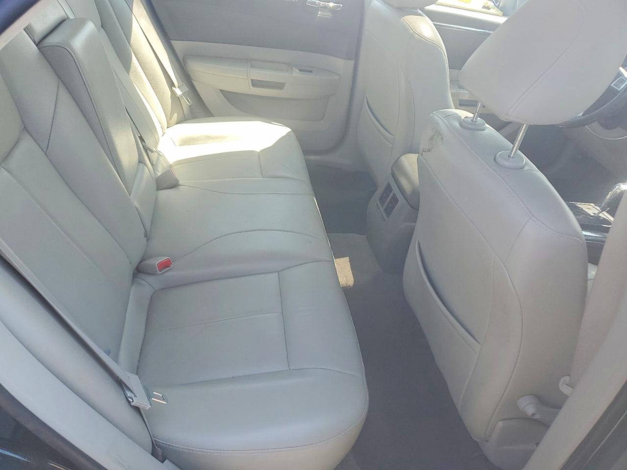 2010 CHRYSLER 300