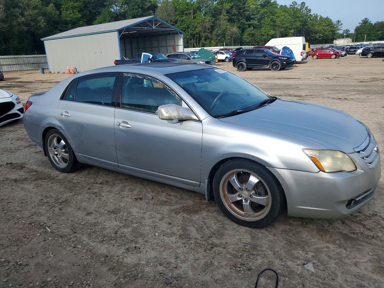 2005 TOYOTA AVALON
