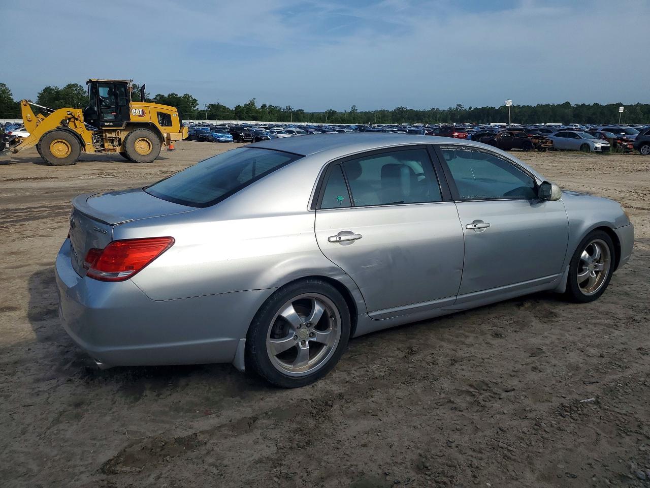 2005 TOYOTA AVALON