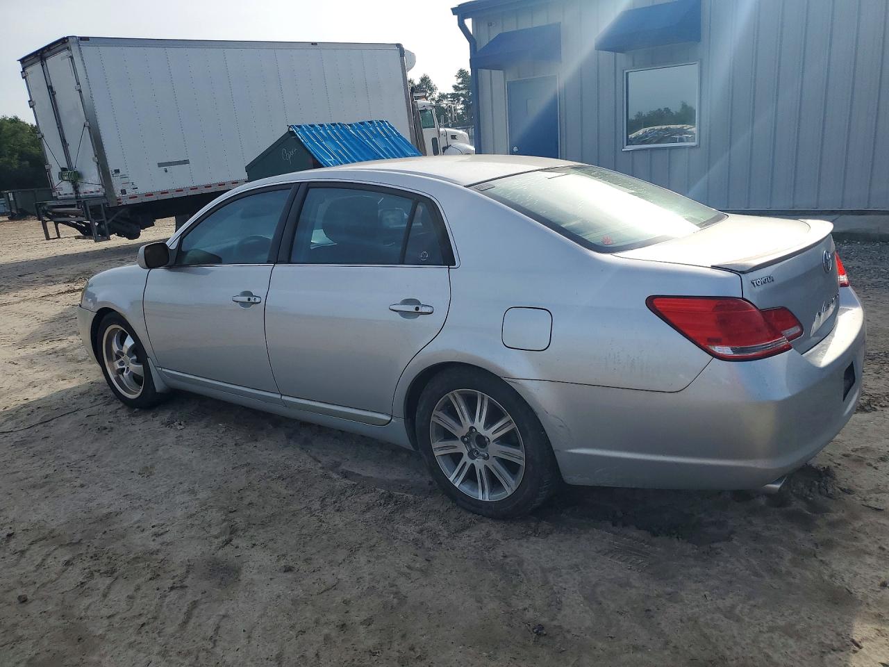 2005 TOYOTA AVALON