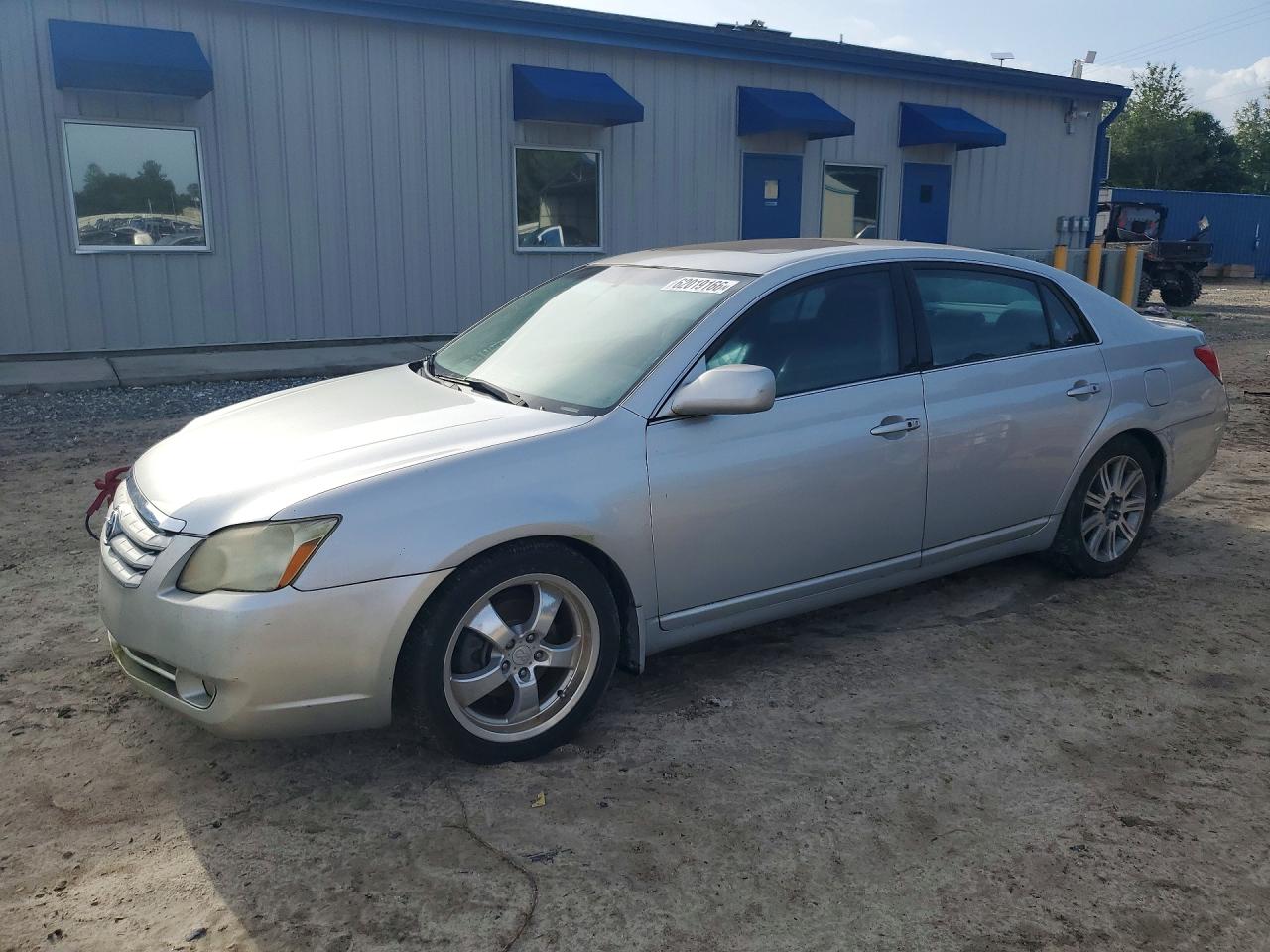 2005 TOYOTA AVALON