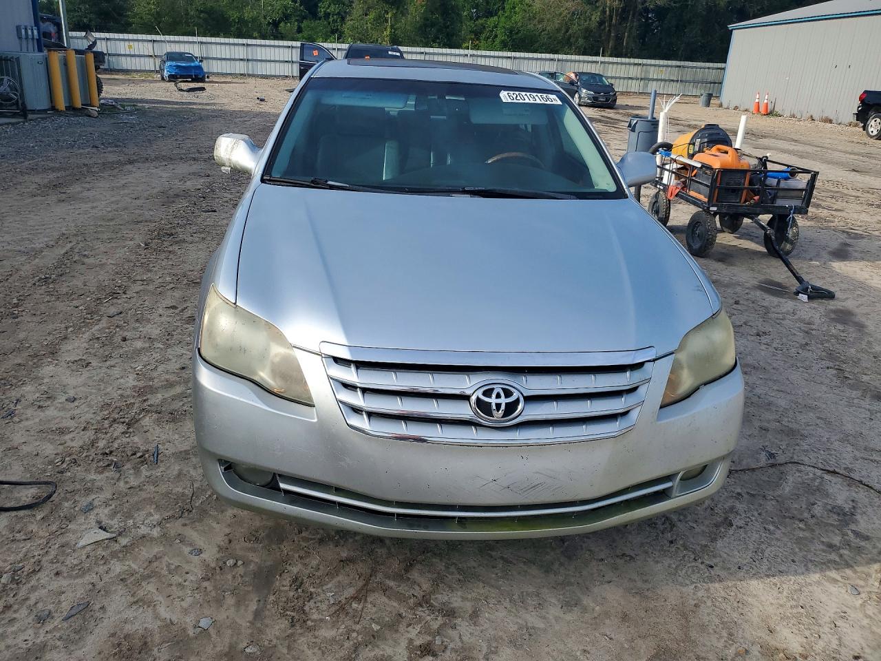2005 TOYOTA AVALON