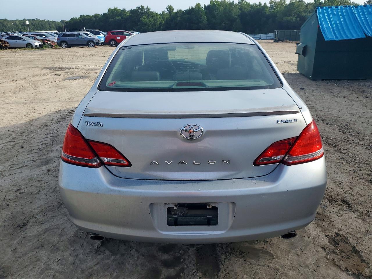 2005 TOYOTA AVALON