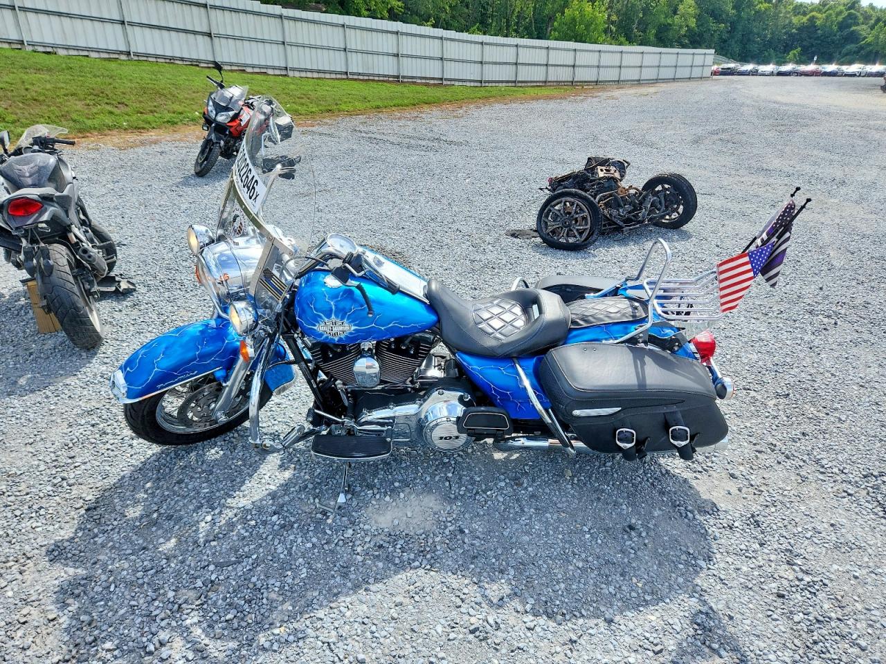 2011 HARLEY-DAVIDSON FL