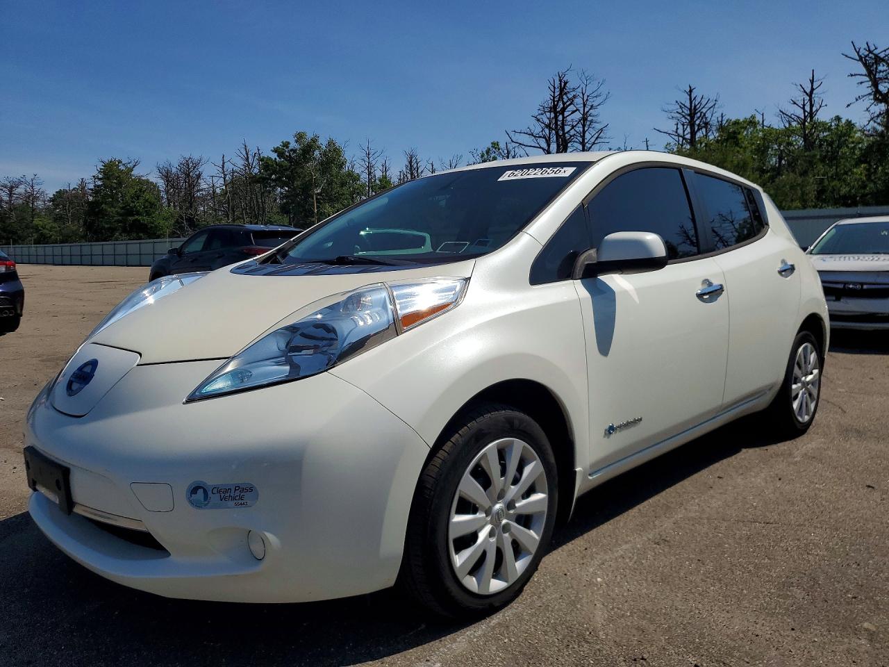2017 NISSAN LEF