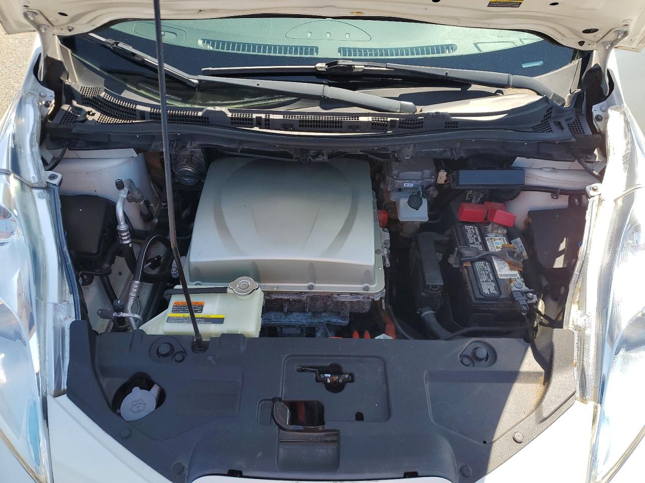 2017 NISSAN LEF