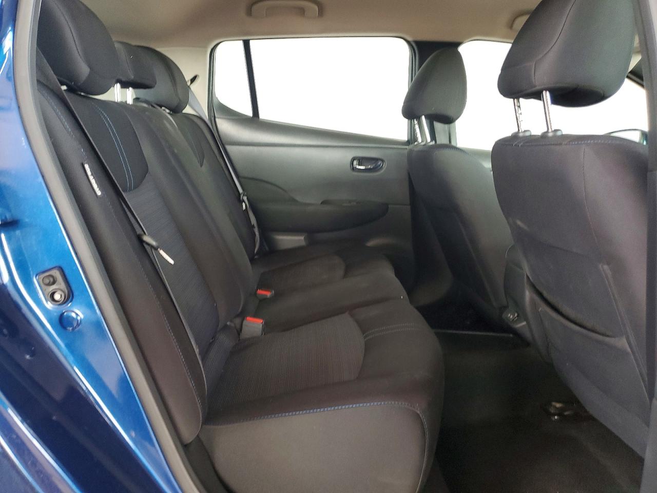 2022 NISSAN LEAF