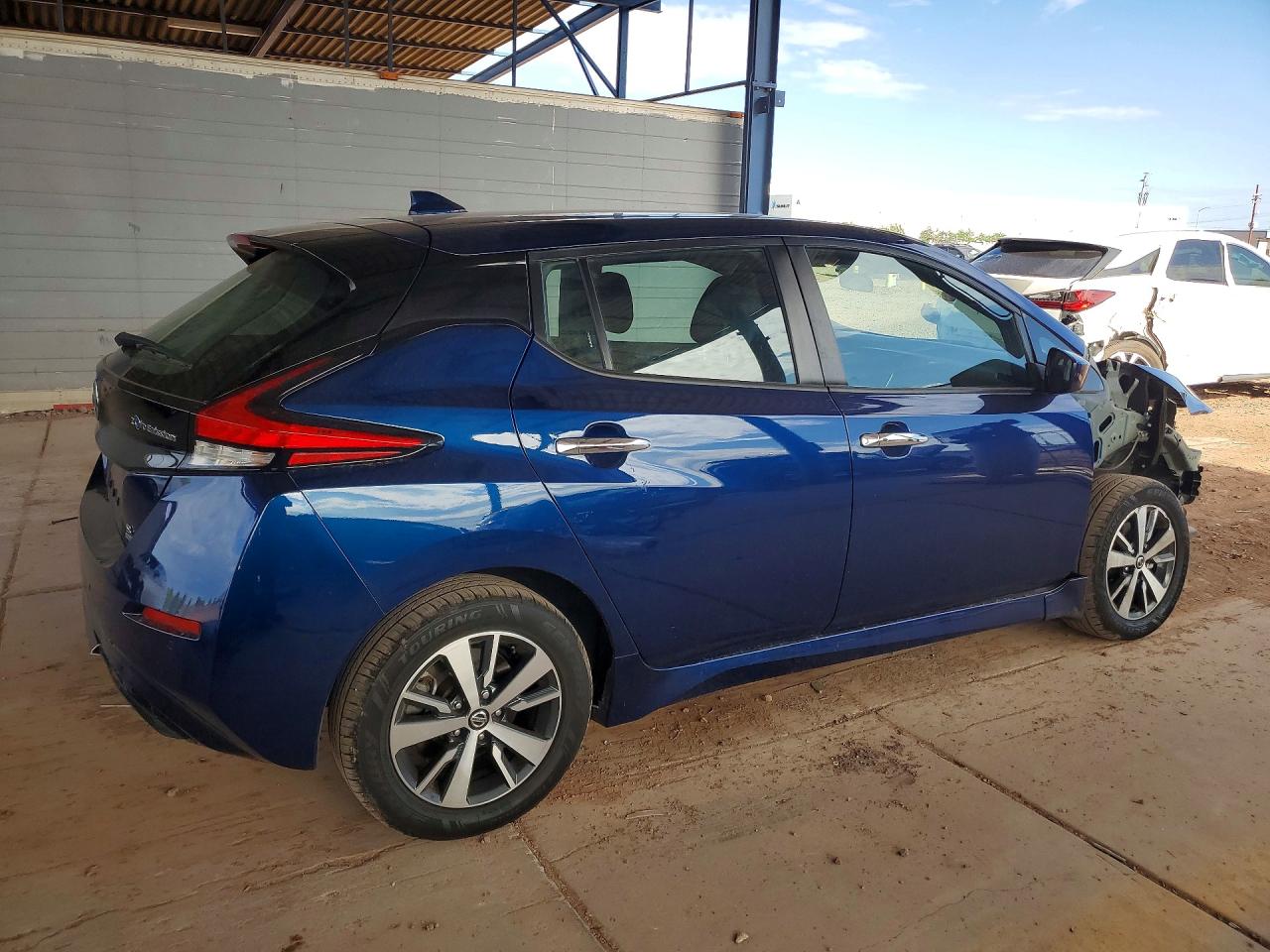 2022 NISSAN LEAF