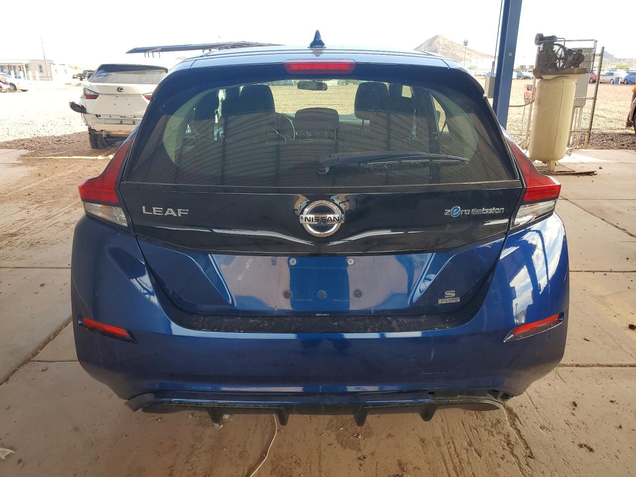 2022 NISSAN LEAF