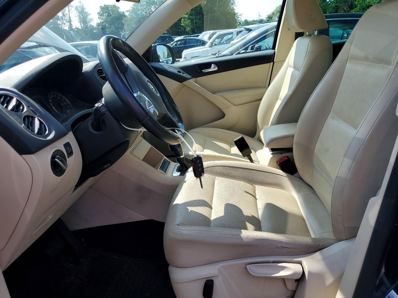 2012 VOLKSWAGEN TIGUAN