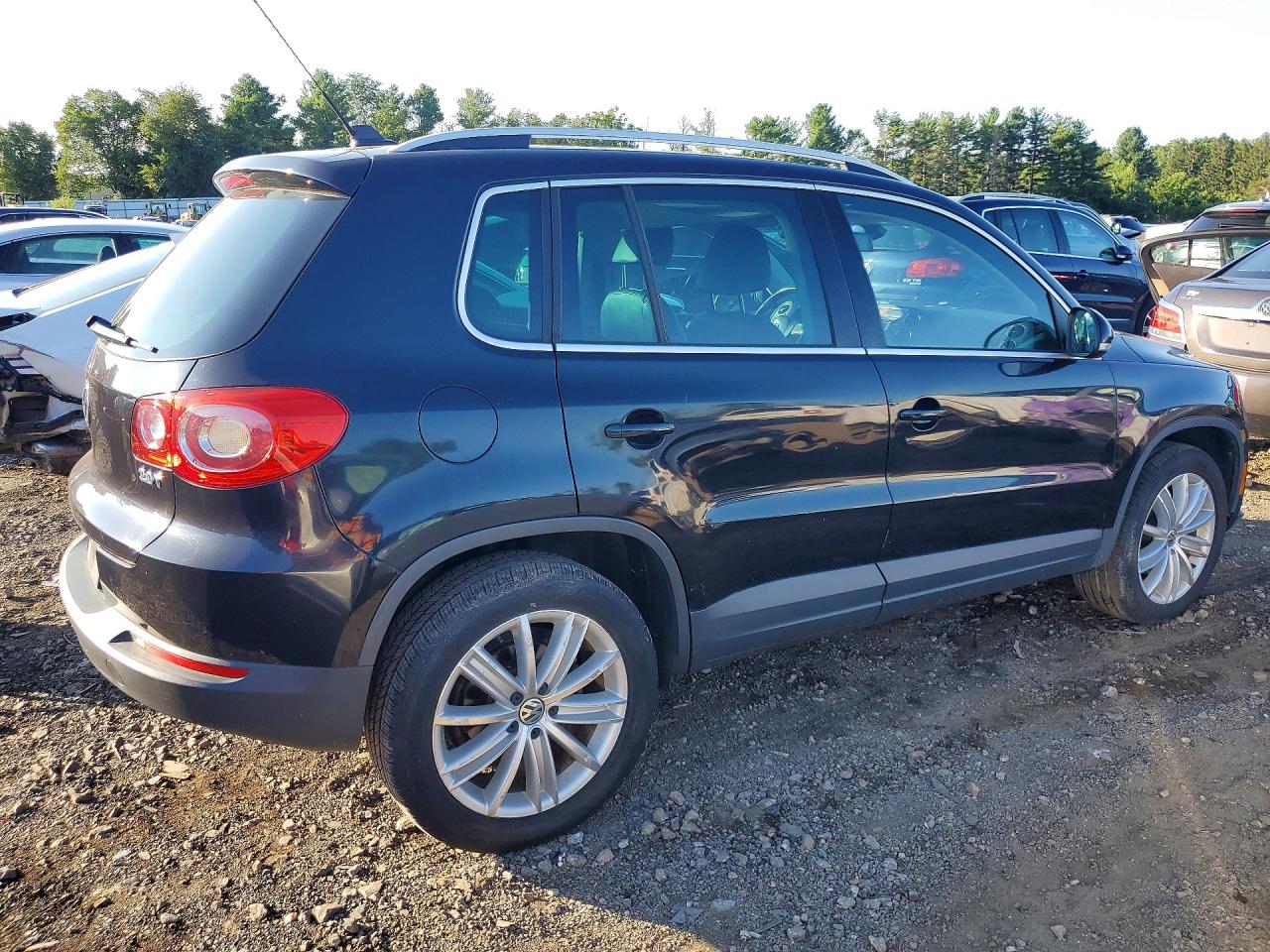 2011 VOLKSWAGEN TIGUAN