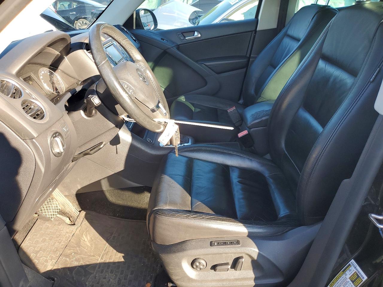2011 VOLKSWAGEN TIGUAN