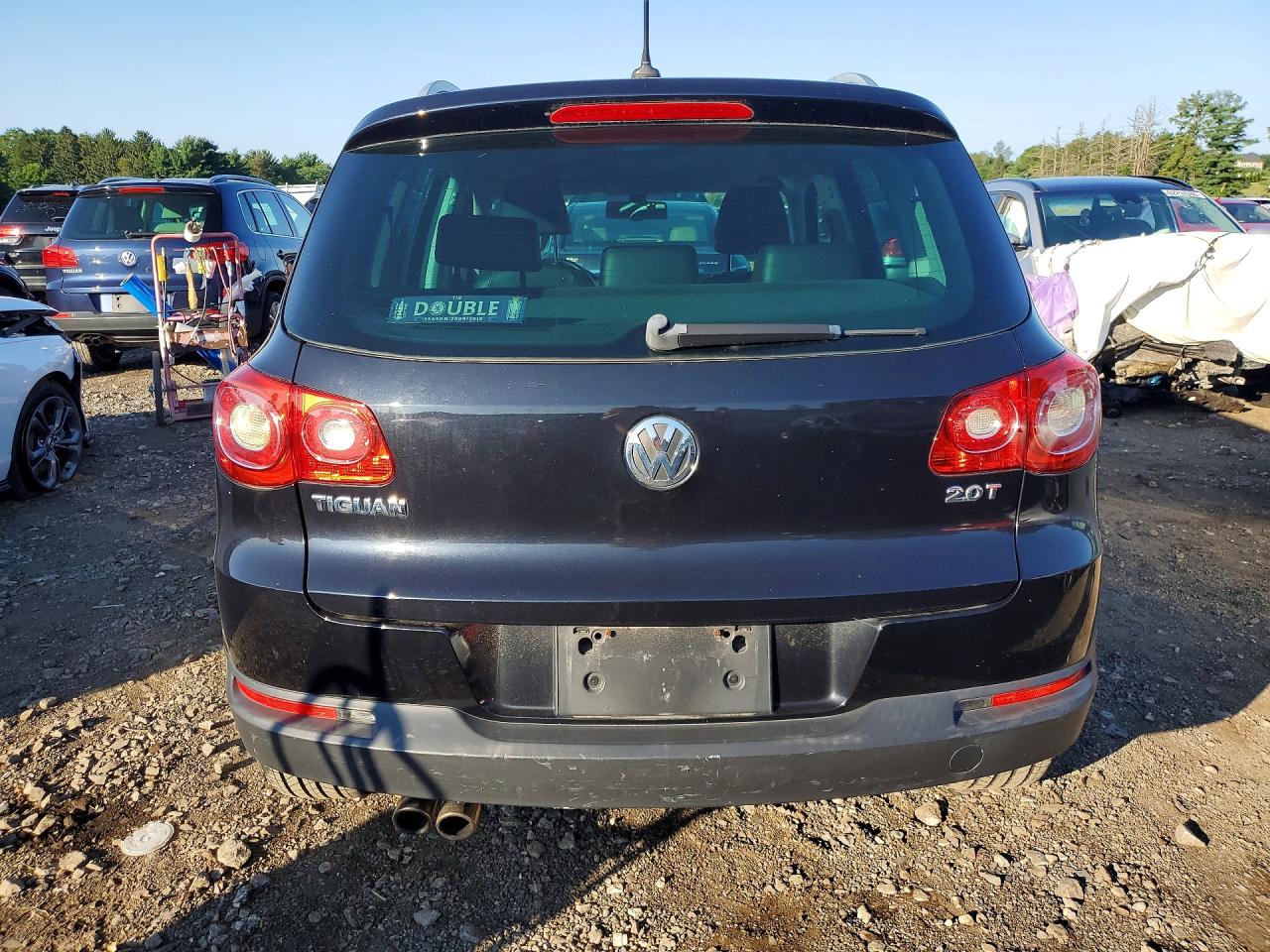 2011 VOLKSWAGEN TIGUAN