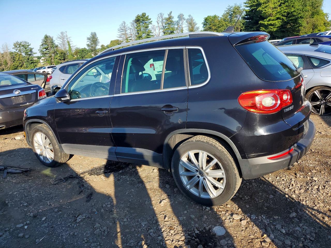 2011 VOLKSWAGEN TIGUAN