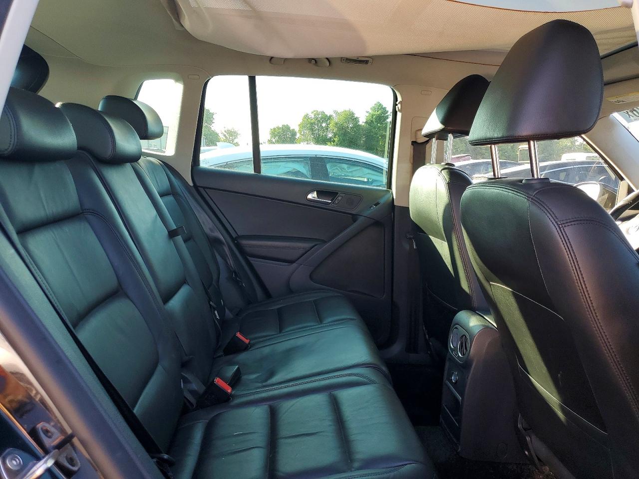 2011 VOLKSWAGEN TIGUAN