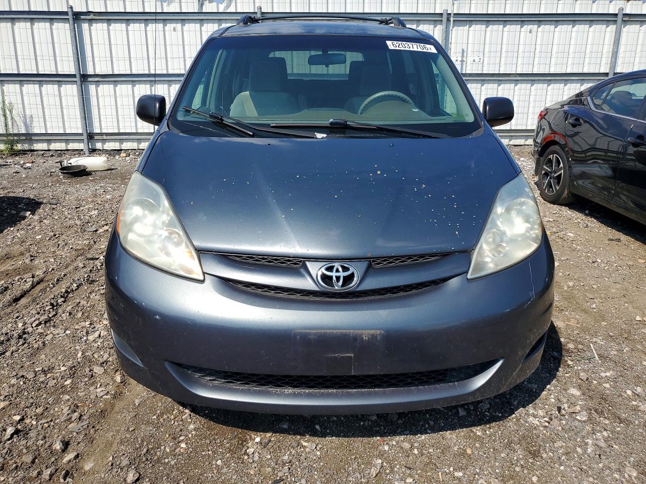 2009 TOYOTA SIENNA