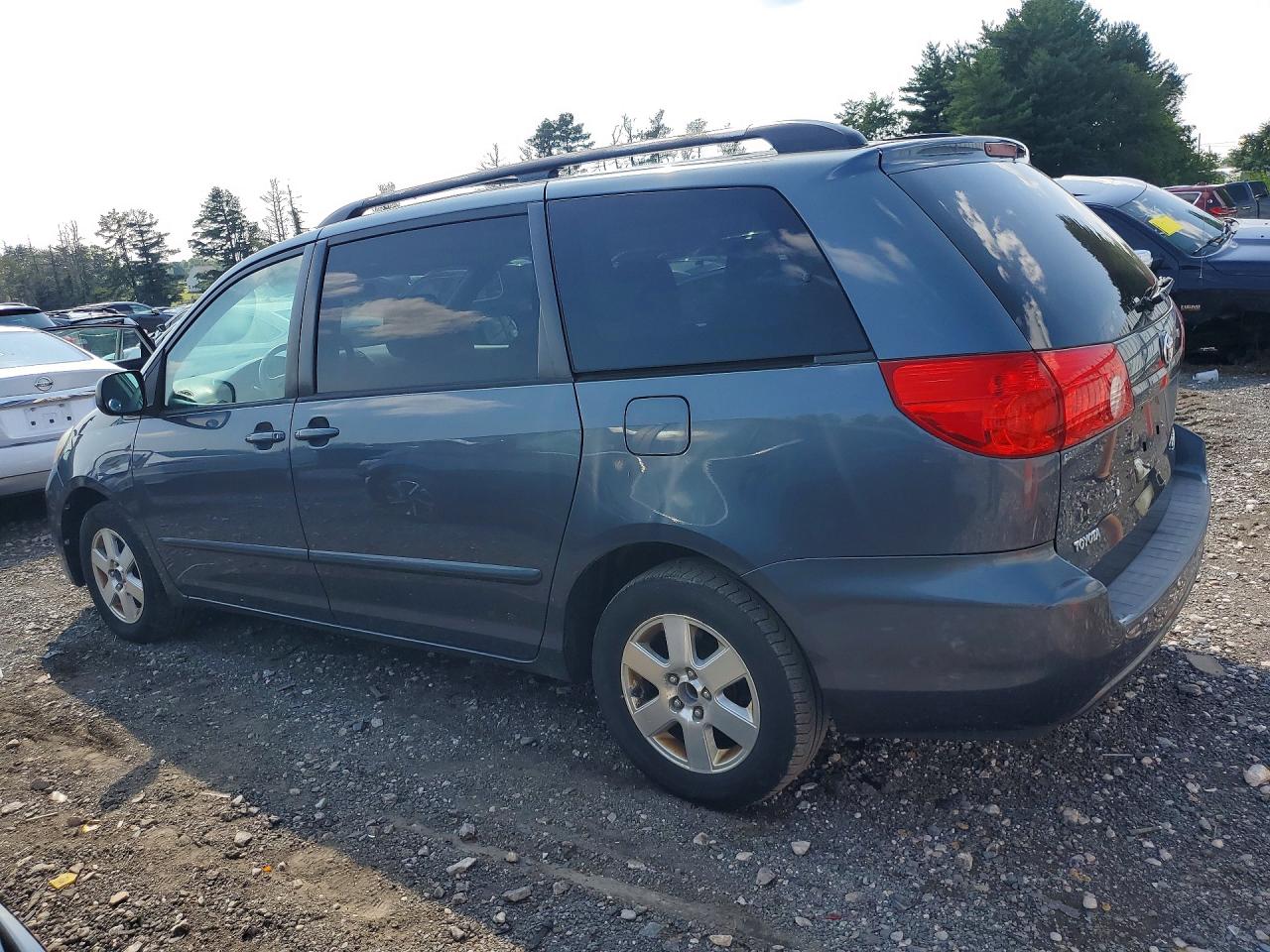 2009 TOYOTA SIENNA
