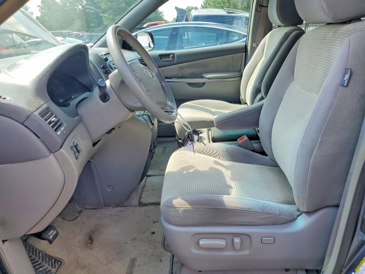 2009 TOYOTA SIENNA