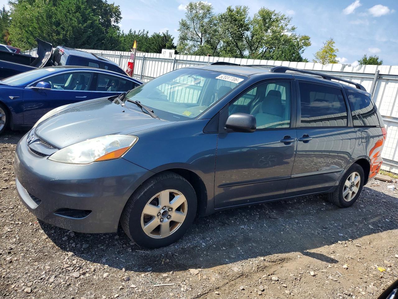 2009 TOYOTA SIENNA