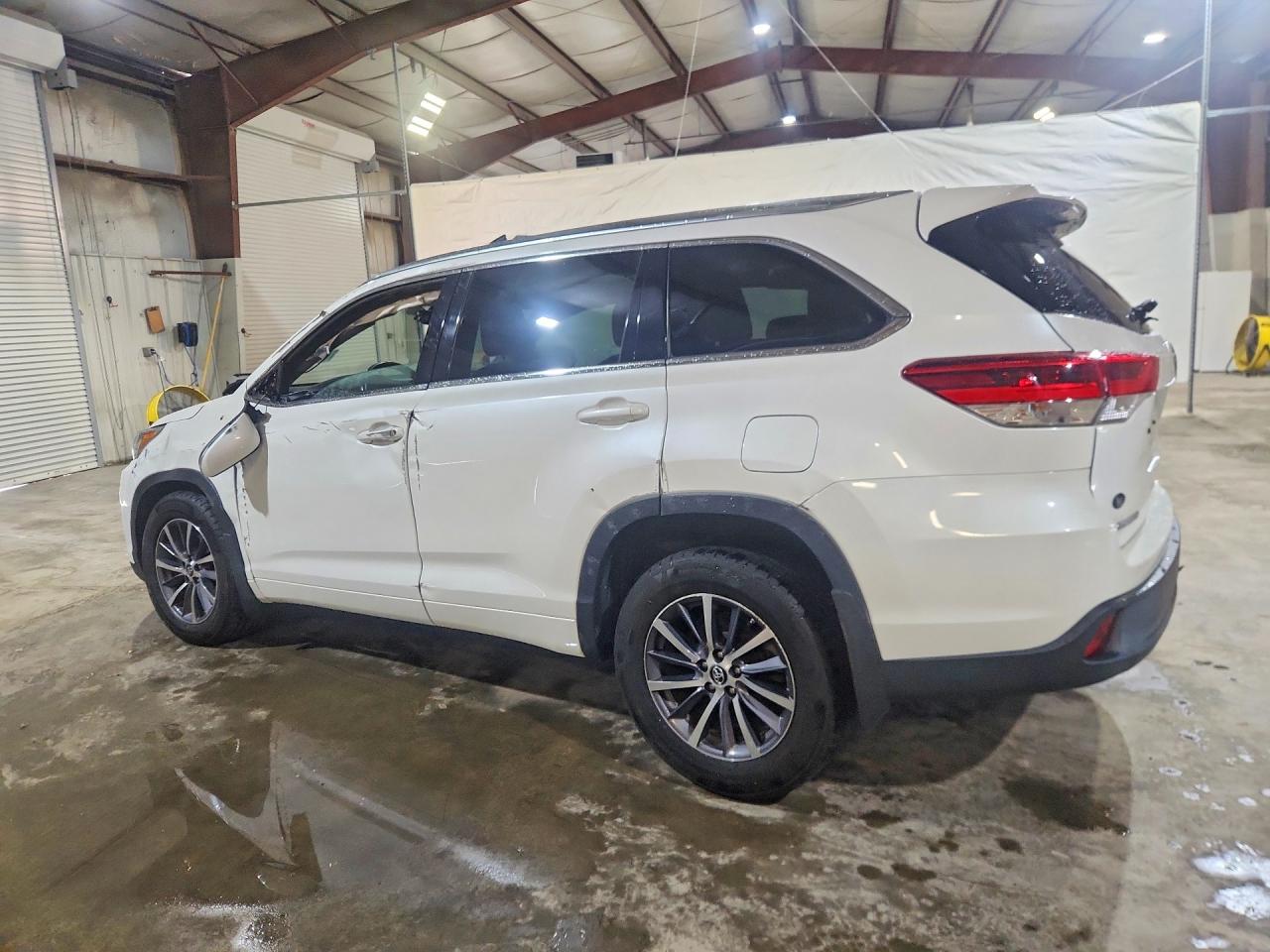 2017 TOYOTA HIGHLANDER