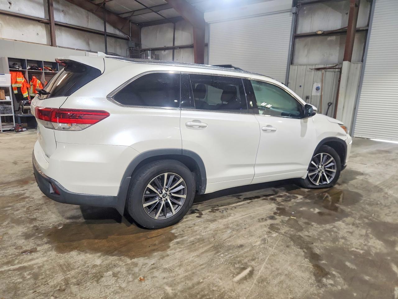 2017 TOYOTA HIGHLANDER