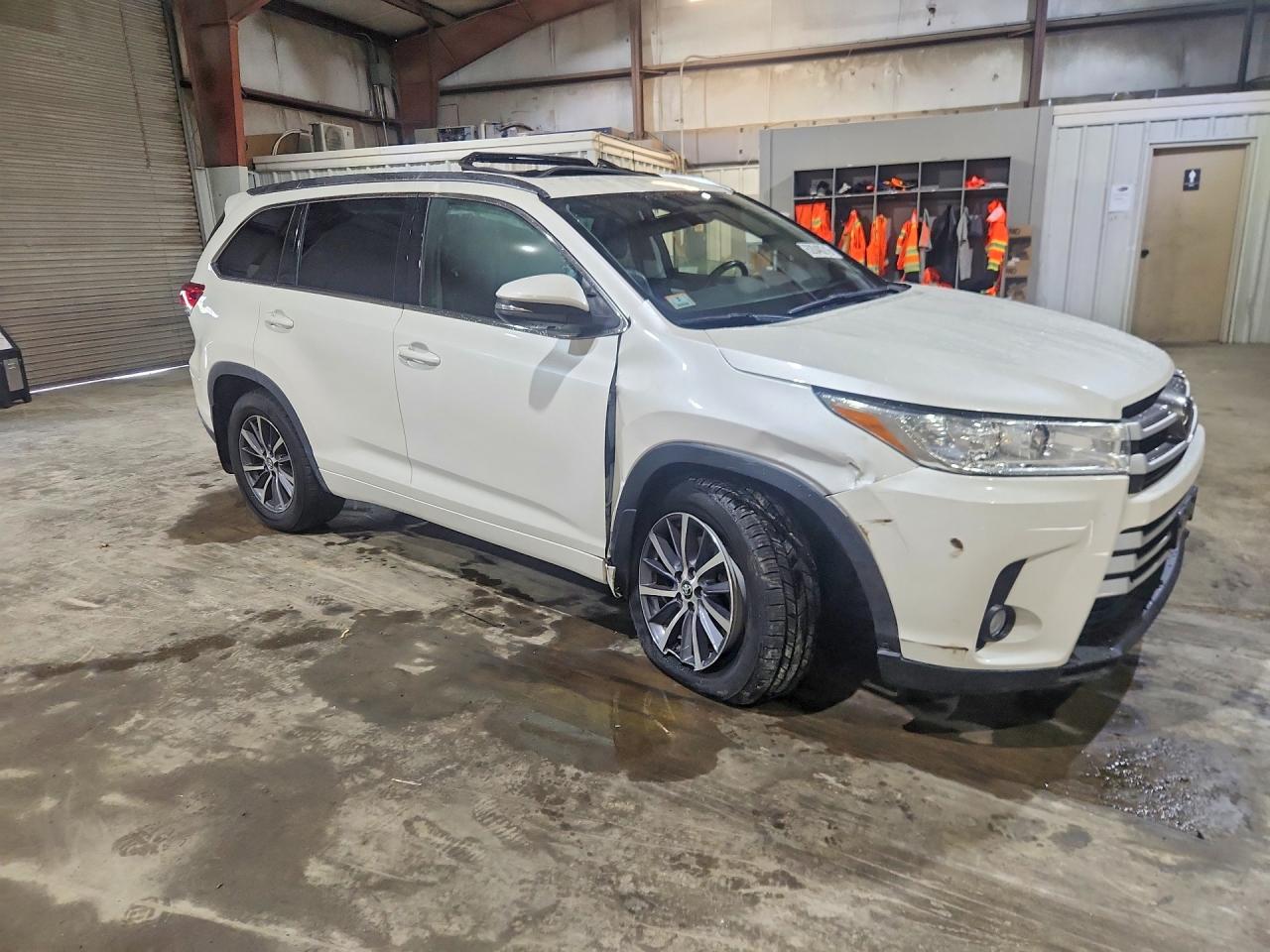 2017 TOYOTA HIGHLANDER