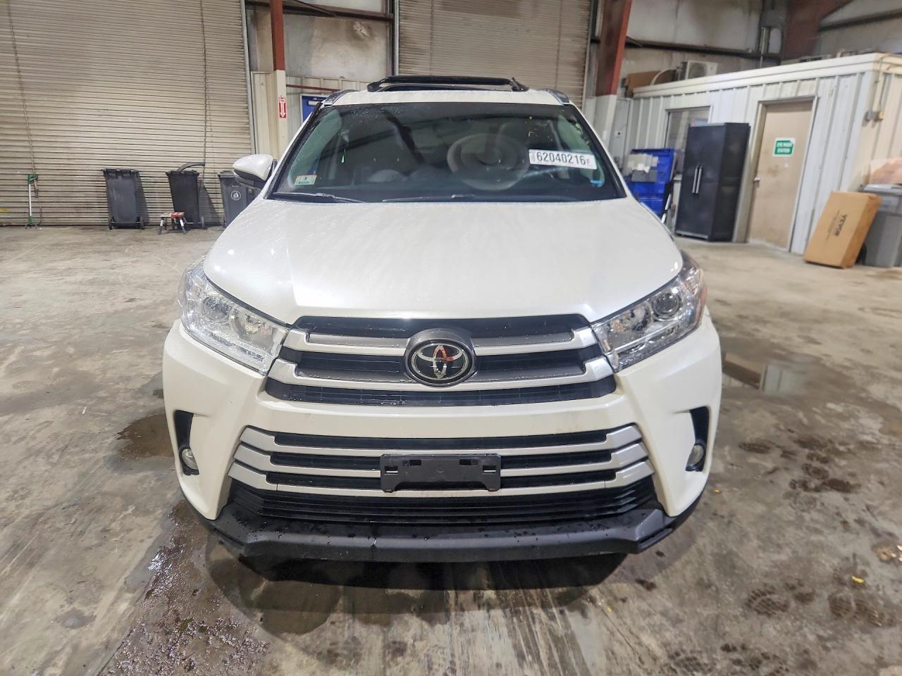 2017 TOYOTA HIGHLANDER