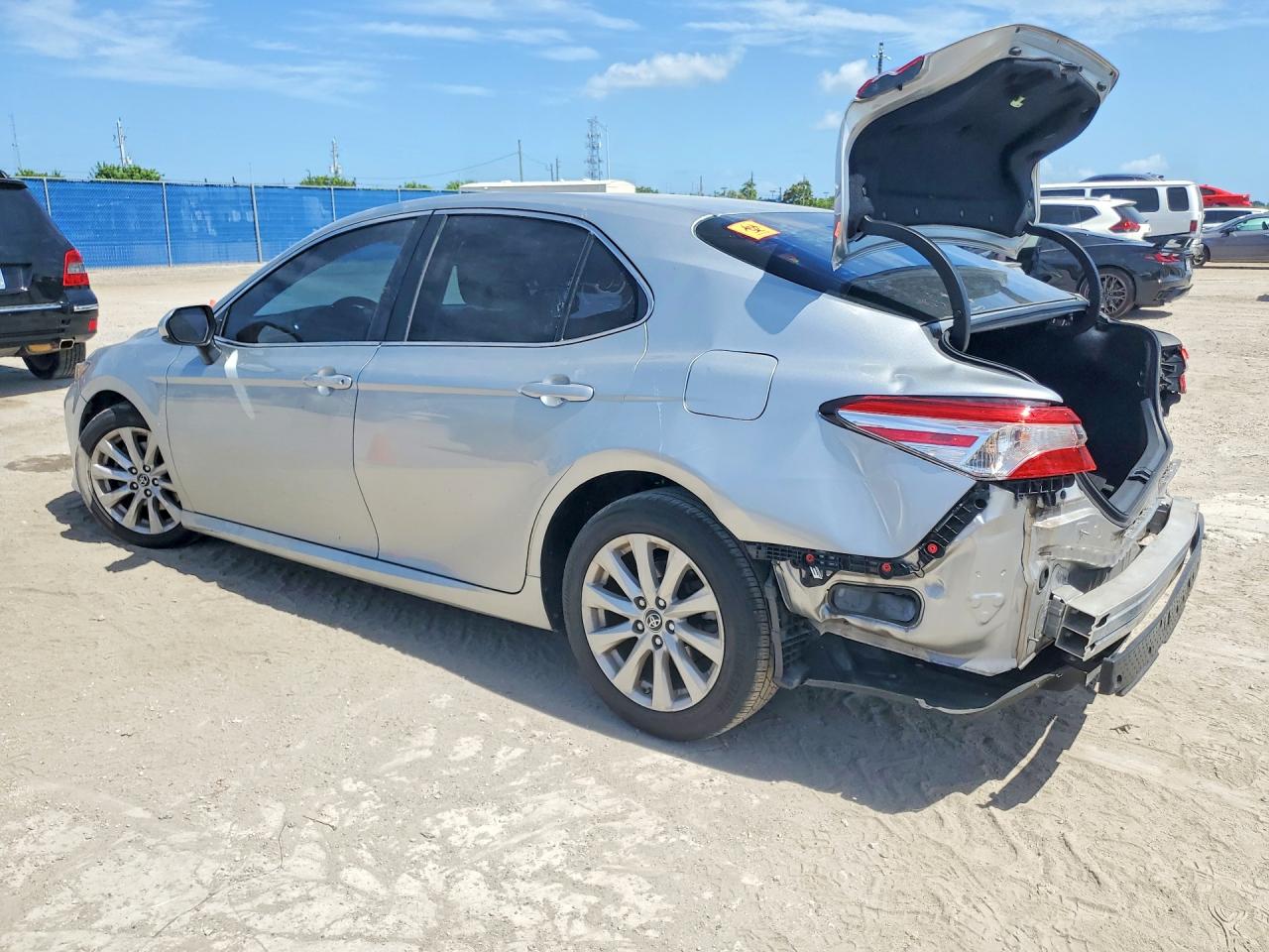 2018 TOYOTA CAMRY
