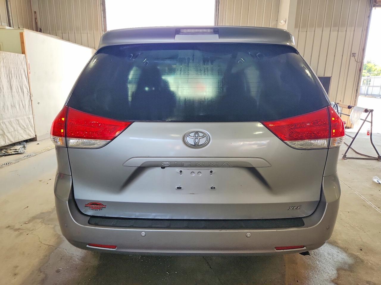 2012 TOYOTA SIENNA