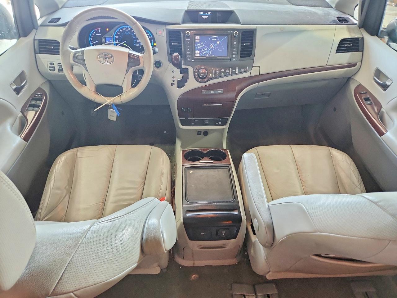 2012 TOYOTA SIENNA