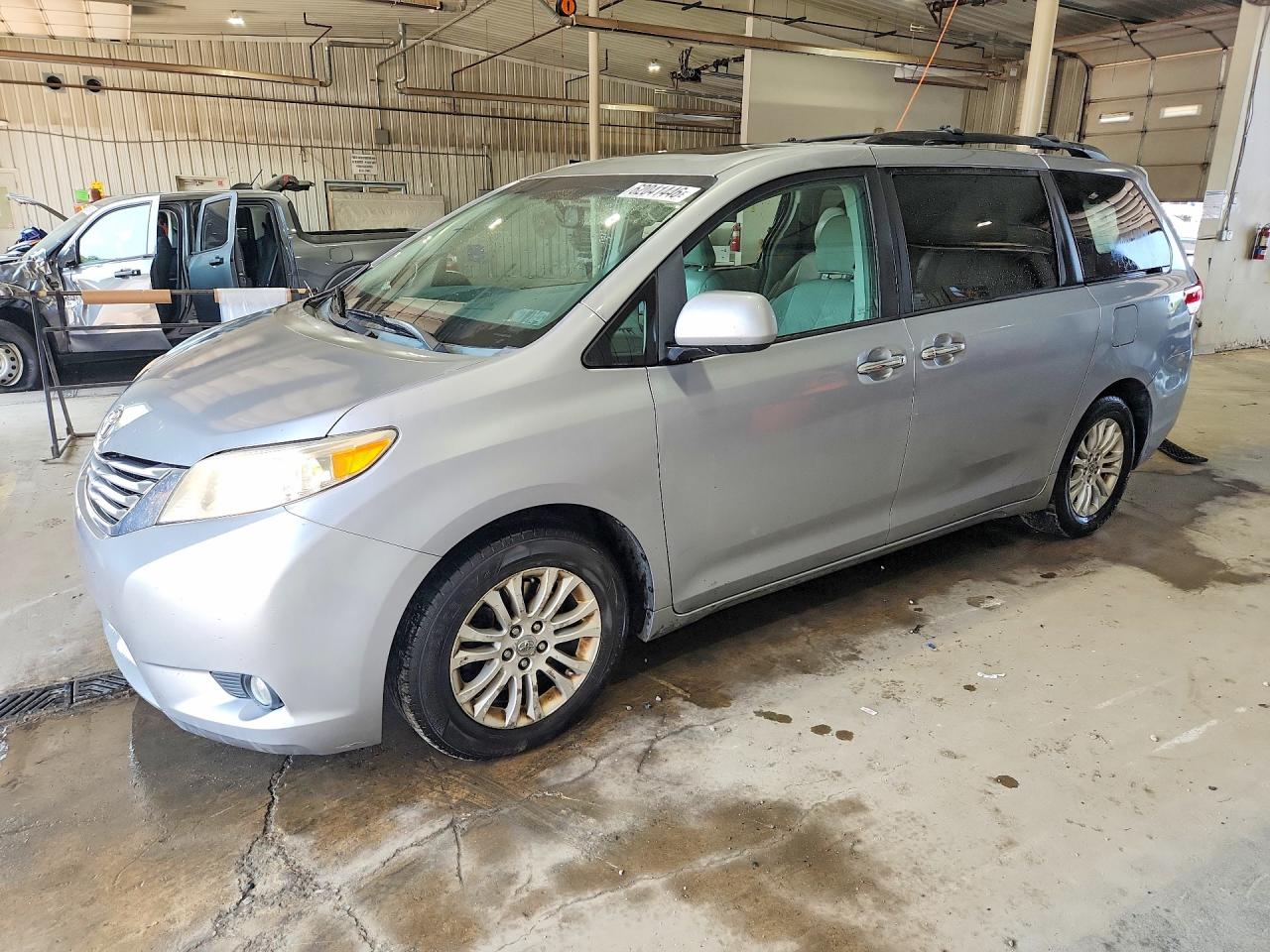 2012 TOYOTA SIENNA