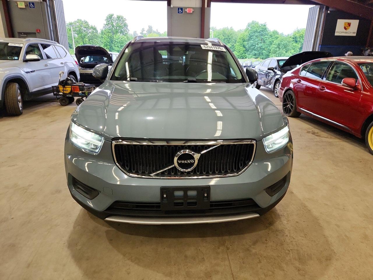2020 VOLVO XC40
