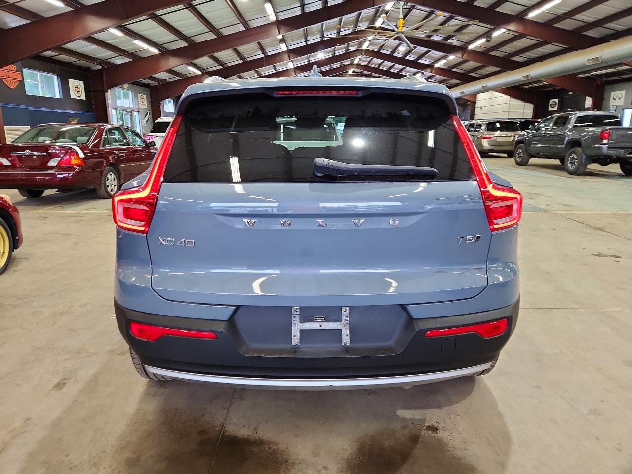 2020 VOLVO XC40