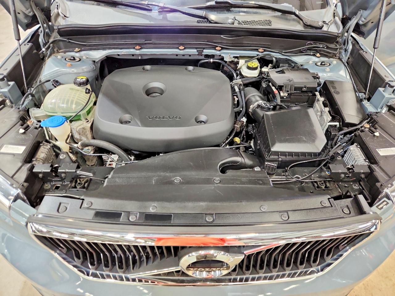 2020 VOLVO XC40
